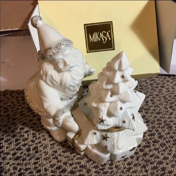 Mikasa Santa & Tree Jewelry Box - Picture 1 of 6